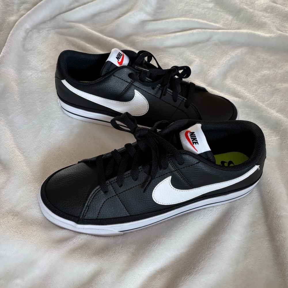NWOT Nike Court Legacy trainers